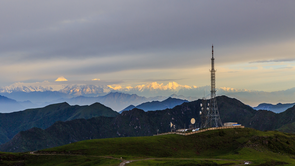 轿顶山晨观贡嘎山1.jpg