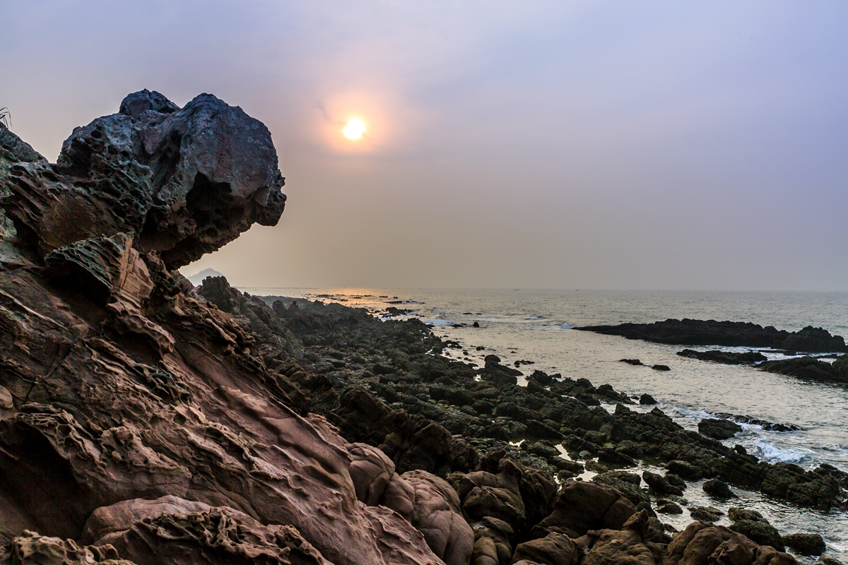 怪石海浪-1_副本.jpg