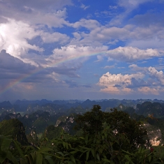 弄岗飞架虹桥