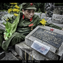 共和国的旗帜上有你们血染的风采！越战老兵祭奠纪实