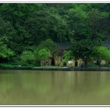 春雨洗礼后的小山村