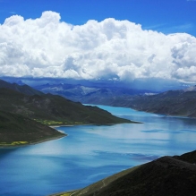 羊卓雍错湖光山色