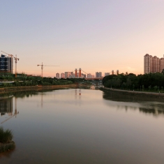 小河静静流